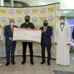 sreesunilsreedharanreceivinghisceremonialchequefromdubaidutyfreeofficials-jpg