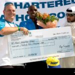 winners-cheque-being-handed-out-by-sheikh-maktoum-bin-mohammed-al-maktoum-at-dubai-marathon-2006-dubai-uae-2AX9JM0